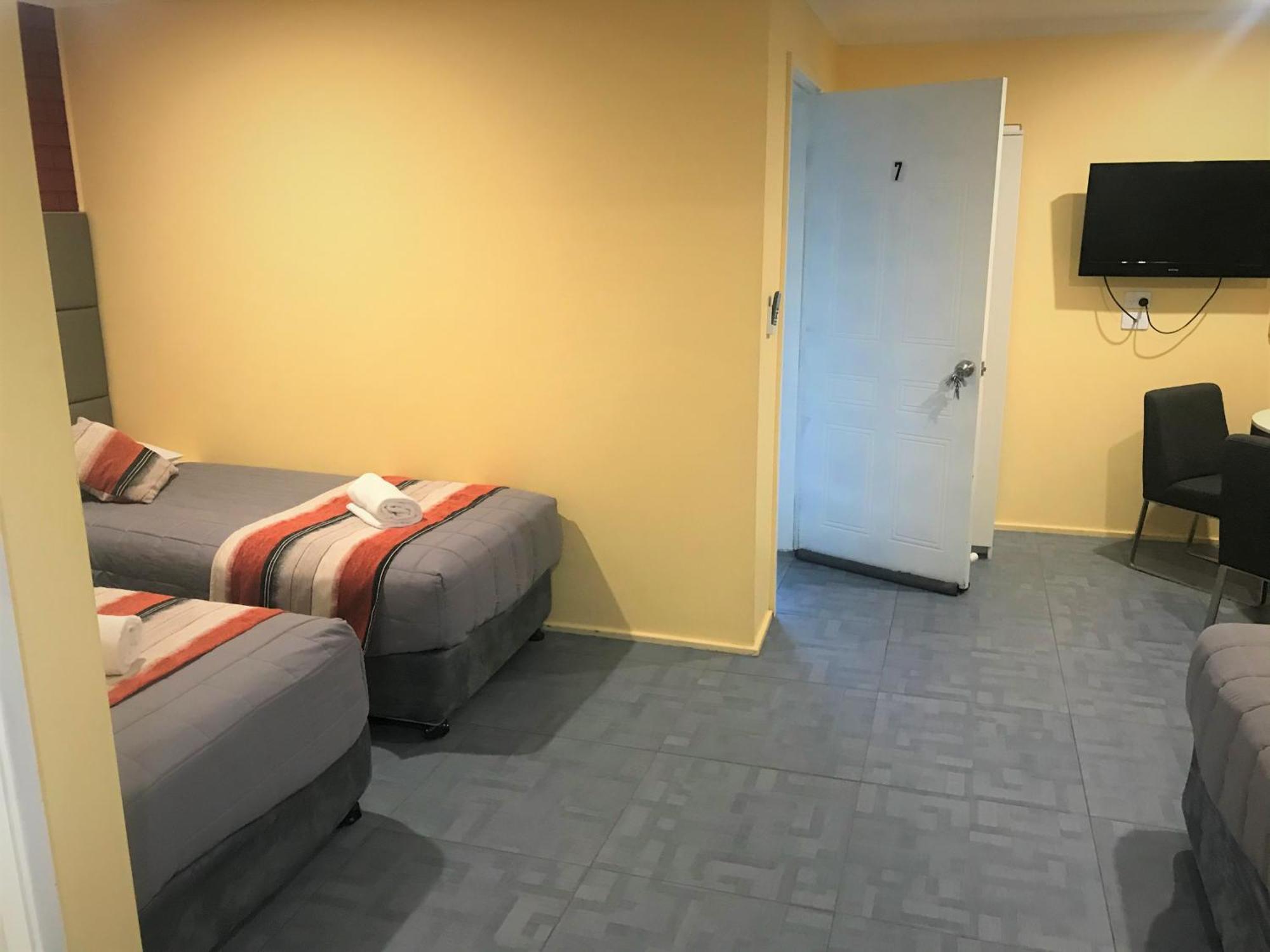 Motor Motel 3*